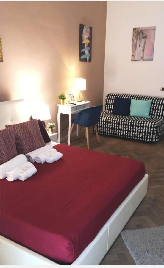 Domus Luigi Leone Bed & Breakfast เนเปิลส์ ภายนอก รูปภาพ