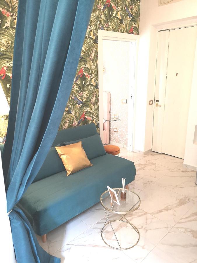 Domus Luigi Leone Bed & Breakfast เนเปิลส์ ภายนอก รูปภาพ
