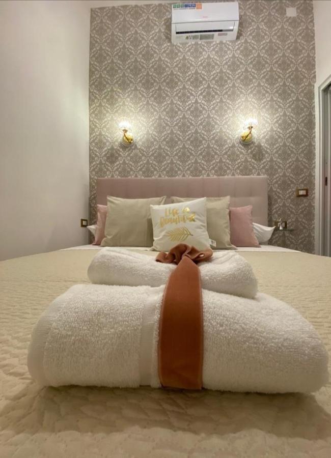 Domus Luigi Leone Bed & Breakfast เนเปิลส์ ภายนอก รูปภาพ