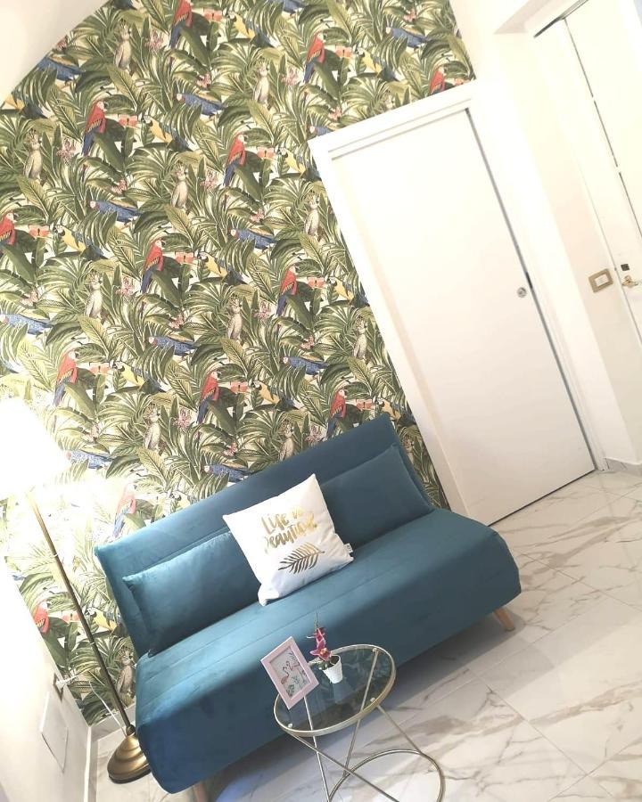Domus Luigi Leone Bed & Breakfast เนเปิลส์ ภายนอก รูปภาพ