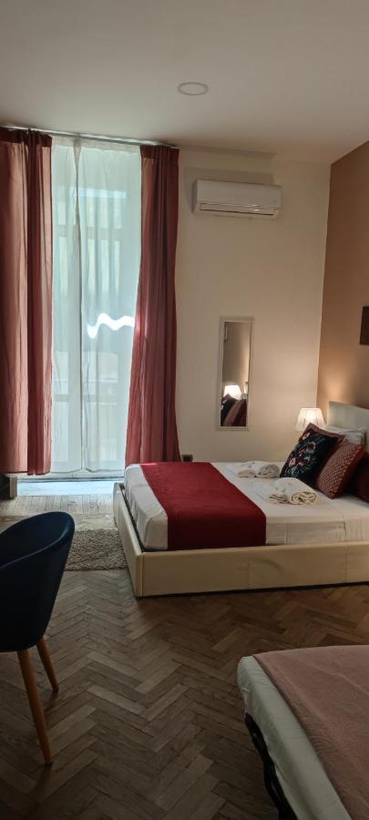 Domus Luigi Leone Bed & Breakfast เนเปิลส์ ภายนอก รูปภาพ