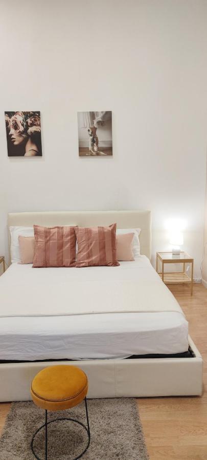 Domus Luigi Leone Bed & Breakfast เนเปิลส์ ภายนอก รูปภาพ