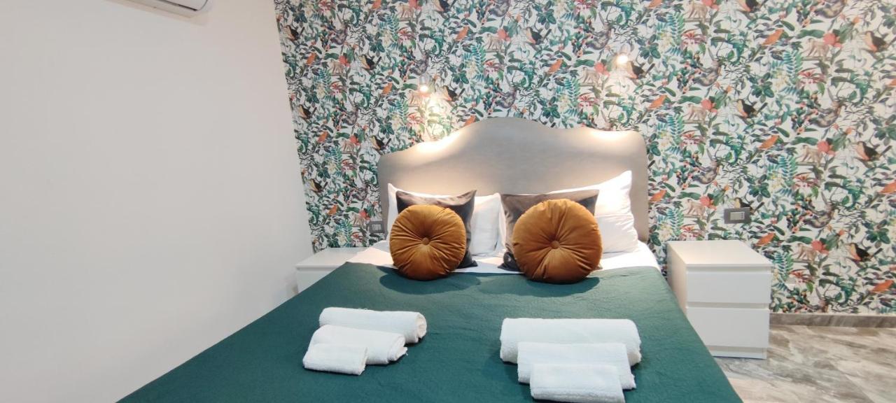 Domus Luigi Leone Bed & Breakfast เนเปิลส์ ภายนอก รูปภาพ